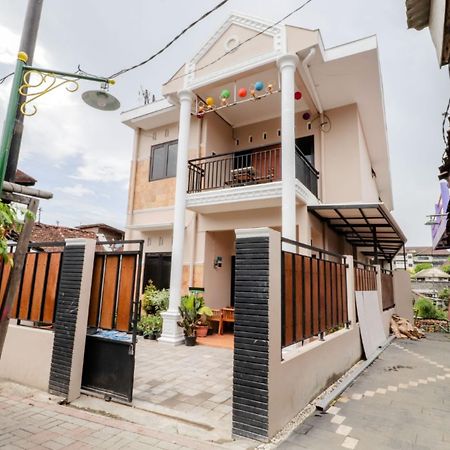 Java Homestay Yogyakarta Exterior photo