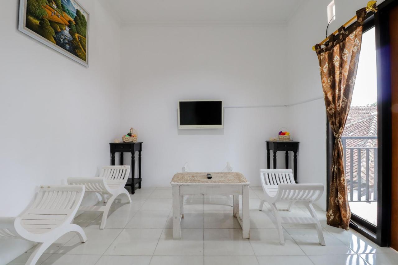 Java Homestay Yogyakarta Exterior photo
